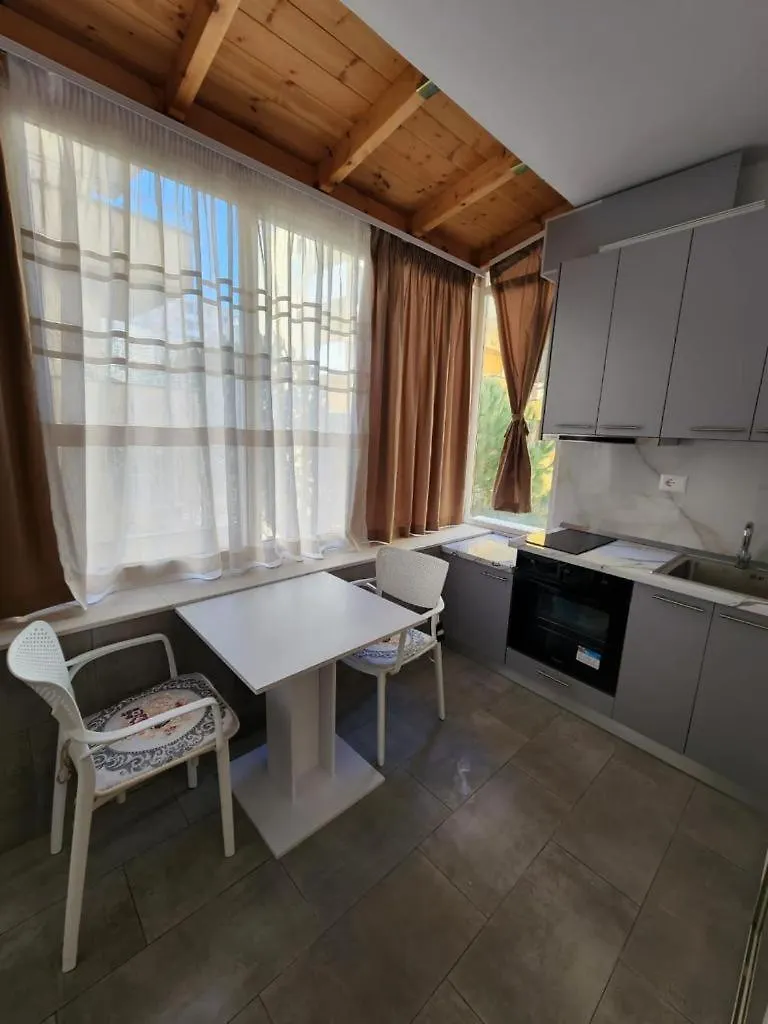 Appartement Shkembi I Kavajes Ferienwohnung Golem
