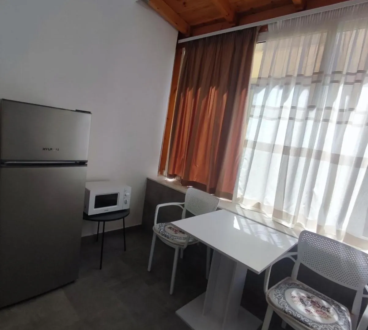 Shkembi I Kavajes Ferienwohnung Golem Apartman